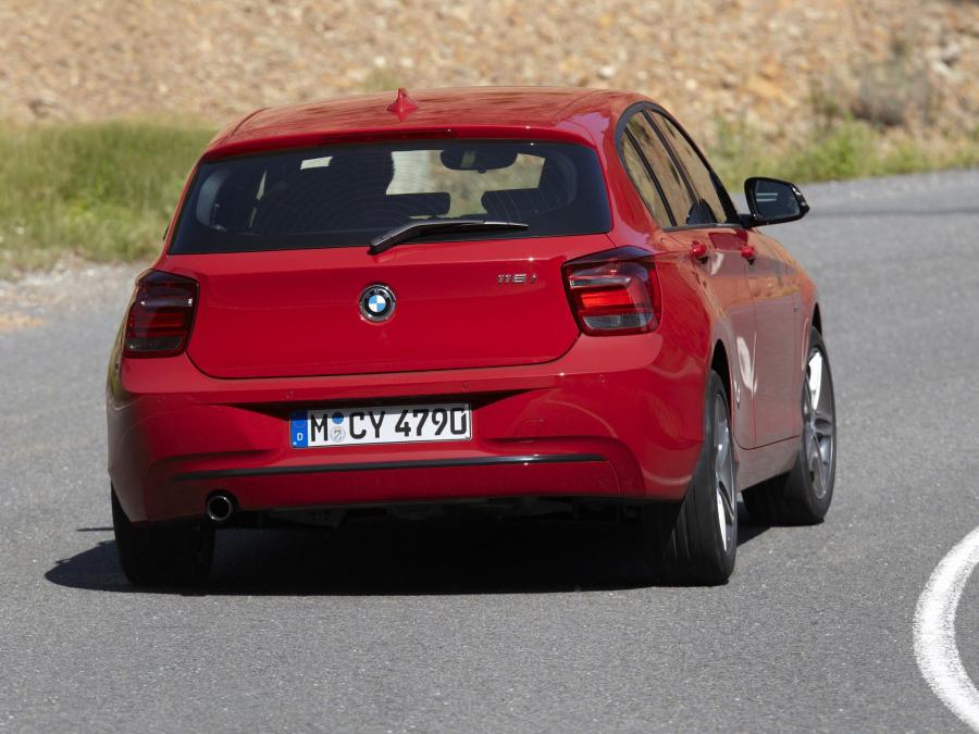  BMW 118i 5-Door Sport Line 2011 года  (фото 28 из 31)